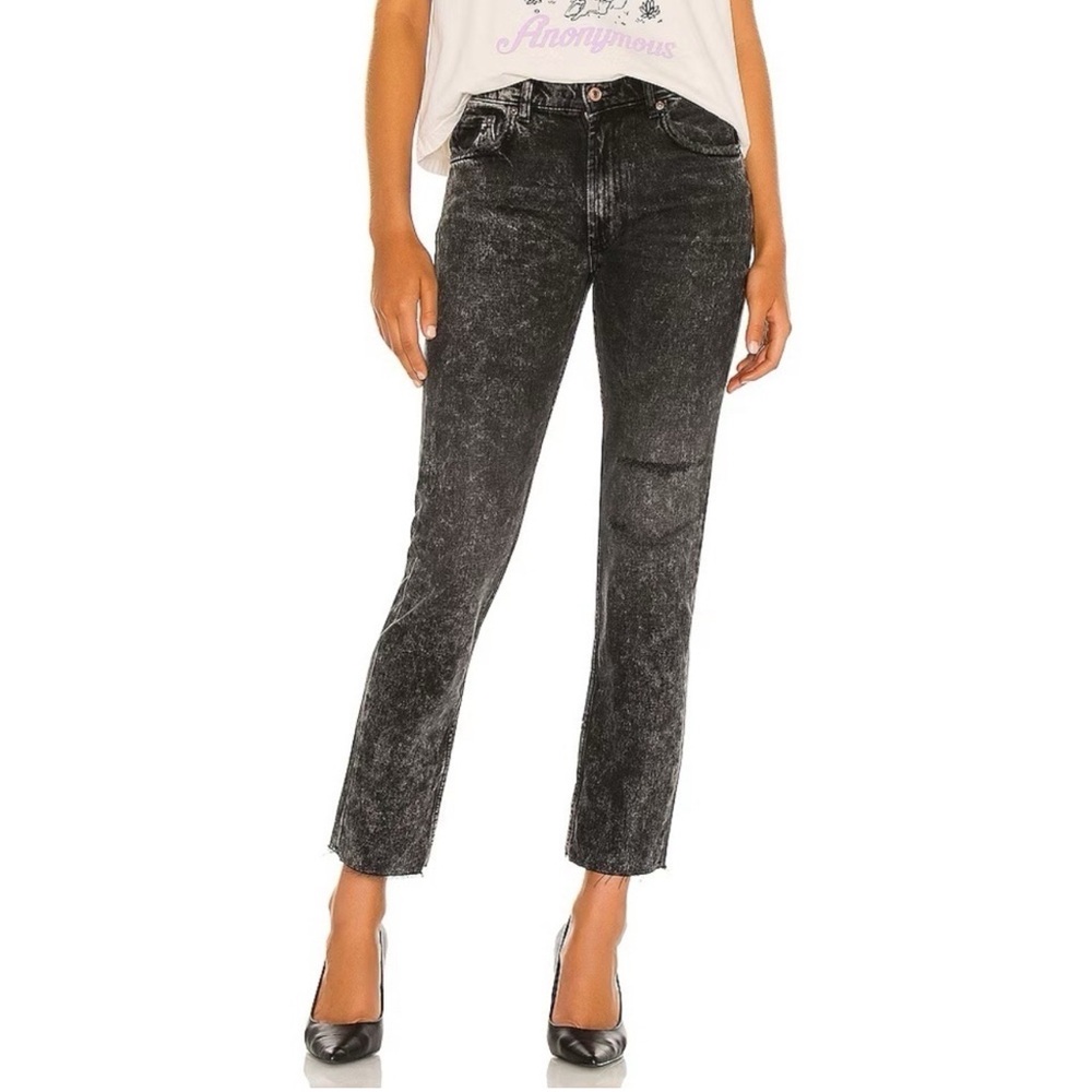 NWT FREE PEOPLE Vixen black Cigarette  jeans - 25
Fits small. Recommend to size.